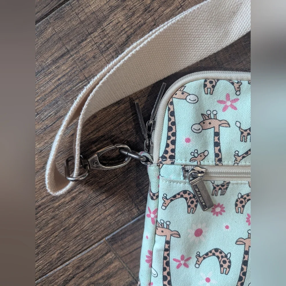 Dachee Multicolor Giraffe Print Laptop Bag - Pockets & Adjustable Shoulder Strap
